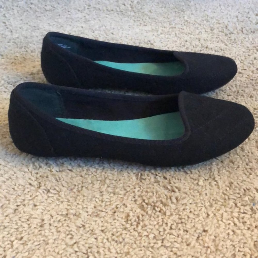 Black Shoes - Picture 2 of 5